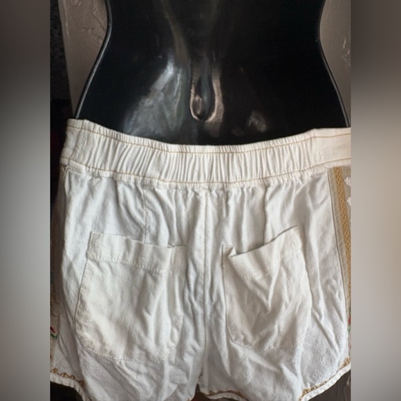 Anthropologie High Waist White and Pink
Embroidered Shorts size 2 100% cotton - Picture 8 of 13